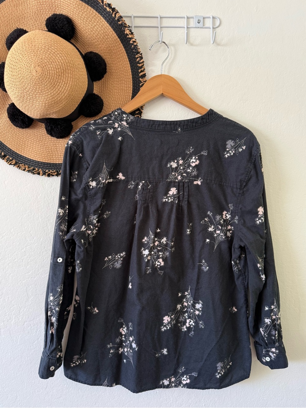 Carve Designs Organic Cotton Black Floral Popover Tunic Top Size Large - Picture 2 of 10